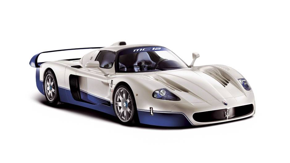 A dianteira exibia uma curvatura mais acentuada que a da Enzo e saias laterais, melhorando a aerodin&acirc;mica | <a href="https://quatrorodas.abril.com.br/reportagens/classicos/maserati-100-anos-792281.shtml" rel="migration">Leia mais</a>