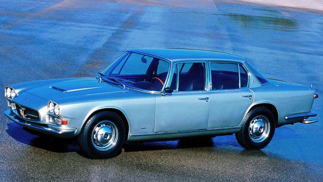 Produzida de 1963 a 1970, a primeira geração do Maserati de luxo chegou a ser o sedã mais veloz da década, alcançando 230 km/h | <a href="http://quatrorodas.abril.com.br/reportagens/classicos/maserati-100-anos-792281.shtml" rel="migration">Leia mais</a>