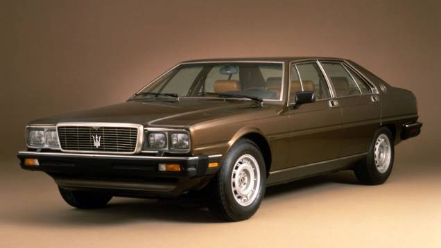 Desenhado pela Italdesign e construído pela Innocenti em Milão, a terceira geração do Quattroporte surgiu em 1979 e durou até 1990 | <a href="https://quatrorodas.abril.com.br/reportagens/classicos/maserati-100-anos-792281.shtml" rel="migration">Leia mais</a> Desenhado pela Italdesign e construído pela Innocenti em Milão, a terceira geração do Quattroporte surgiu em 1979 e durou até 1990 | <a href="https://quatrorodas.abril.com.br/reportagens/classicos/maserati-100-anos-792281.shtml" rel="migration">Leia mais</a>
