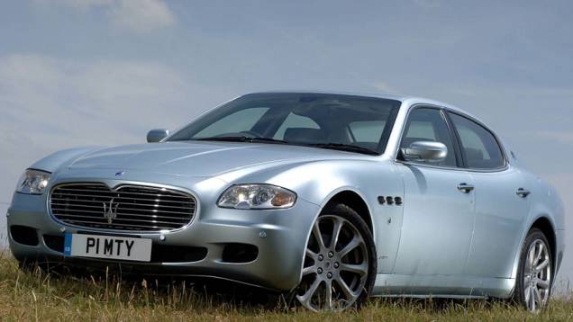 De 2004 a 2012, a Maserati produziu a quinta geração do seu sedã de luxo, que estreou com um V8 de 4.2 litros e 400 cv no Salão de Frankfurt de 2003 | <a href="https://quatrorodas.abril.com.br/reportagens/classicos/maserati-100-anos-792281.shtml" rel="migration">Leia mai</a> De 2004 a 2012, a Maserati produziu a quinta geração do seu sedã de luxo, que estreou com um V8 de 4.2 litros e 400 cv no Salão de Frankfurt de 2003 | <a href="https://quatrorodas.abril.com.br/reportagens/classicos/maserati-100-anos-792281.shtml" rel="migration">Leia mai</a>