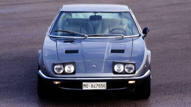 Indy (1969) - Já sob direção da Citroën, a Maserati lançou esse cupê de linhas modernas e discretas, com ampla área envidraçada e motor V8 dianteiro, o que já havia se tornado um padrão da marca | <a href="https://quatrorodas.abril.com.br/reportagens/class" rel="migration"></a>