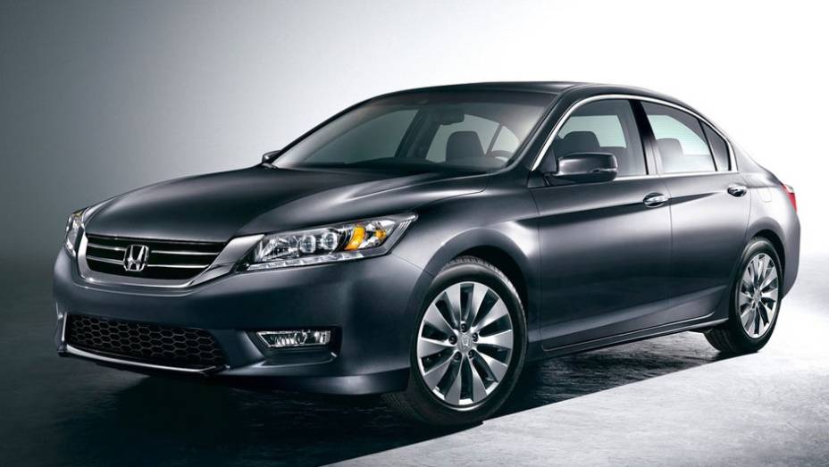 Bastante querido nos Estados Unidos, o Honda Accord frequentemente aparece na lista dos modelos mais vendidos; nesta pesquisa, ficou em oitavo lugar | <a href="https://quatrorodas.abril.com.br/noticias/mercado/pesquisa-revela-carros-preferidos-milionarios-a" rel="migration"></a>