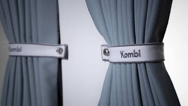 Até as clássicas cortinas não foram esquecidas; a Kombi Last Edition custará R$ 85 mil | <a href="http://quatrorodas.abril.com.br/noticias/fabricantes/vw-kombi-last-edition-marca-fim-perua-749892.shtml" rel="migration">Leia mais</a>