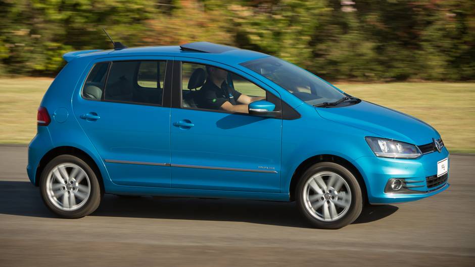 Novas rodas de 16 polegadas (Tango) tamb&eacute;m chamam a aten&ccedil;&atilde;o | <a href="https://quatrorodas.abril.com.br/carros/lancamentos/volkswagen-fox-797087.shtml" rel="migration">Leia mais</a>