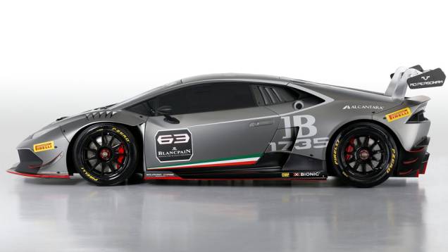 Para ganhar em desempenho, o Huracan Super Trofeo é 151 kg mais leve do que a versão convencional, chegando a 1.271 kg | <a href="https://quatrorodas.abril.com.br/noticias/fabricantes/lamborghini-oficializa-huracan-super-trofeo-797510.shtml" rel="migration">Leia mais</a>