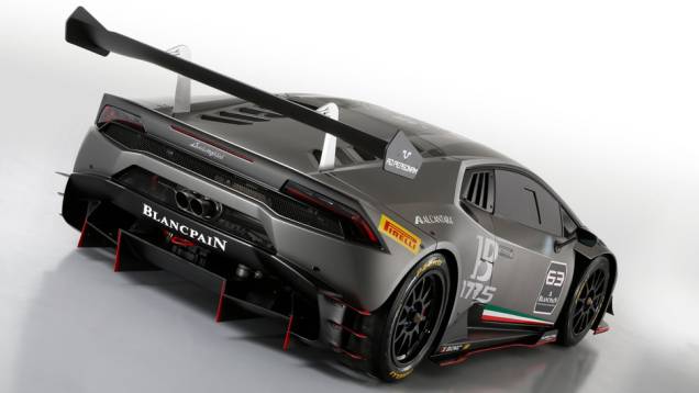 Da mesma maneira, o motor 5.2 V10 naturalmente aspirado entrega 611 cavalos de potência, um aumento de 10 cv | <a href="https://quatrorodas.abril.com.br/noticias/fabricantes/lamborghini-oficializa-huracan-super-trofeo-797510.shtml" rel="migration">Leia mais</a>