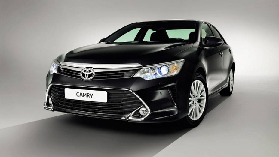 A Toyota aproveita o Salão de Moscou para apresentar o modelo 2015 do Camry global | <a href="https://quatrorodas.abril.com.br/noticias/fabricantes/toyota-mostra-camry-2015-global-moscou-797983.shtml" rel="migration">Leia mais</a>