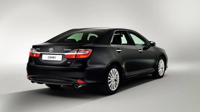 Outra parte mexida foi o para-choque traseiro | <a href="https://quatrorodas.abril.com.br/noticias/fabricantes/toyota-mostra-camry-2015-global-moscou-797983.shtml" rel="migration">Leia mais</a> Outra parte mexida foi o para-choque traseiro | <a href="https://quatrorodas.abril.com.br/noticias/fabricantes/toyota-mostra-camry-2015-global-moscou-797983.shtml" rel="migration">Leia mais</a>