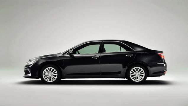 Sob o capô, duas opções de motorização serão as mesmas encontradas no Camry estadunidense | <a href="https://quatrorodas.abril.com.br/noticias/fabricantes/toyota-mostra-camry-2015-global-moscou-797983.shtml" rel="migration">Leia mais</a> Sob o capô, duas opções de motorização serão as mesmas encontradas no Camry estadunidense | <a href="https://quatrorodas.abril.com.br/noticias/fabricantes/toyota-mostra-camry-2015-global-moscou-797983.shtml" rel="migration">Leia mais</a>
