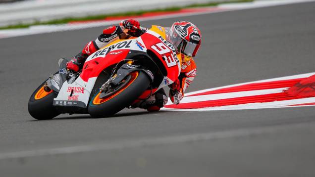 Marc Marquez foi o mais rápido da sexta-feira em Silverstone na MotoGP | <a href="https://quatrorodas.abril.com.br/moto/noticias/motogp-marquez-lidera-sexta-feira-silverstone-798313.shtml" rel="migration">Leia mais</a>