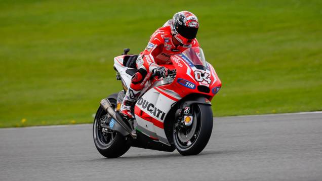 Andrea Dovizioso figurou na terceira posição | <a href="https://quatrorodas.abril.com.br/moto/noticias/motogp-marquez-lidera-sexta-feira-silverstone-798313.shtml" rel="migration">Leia mais</a>