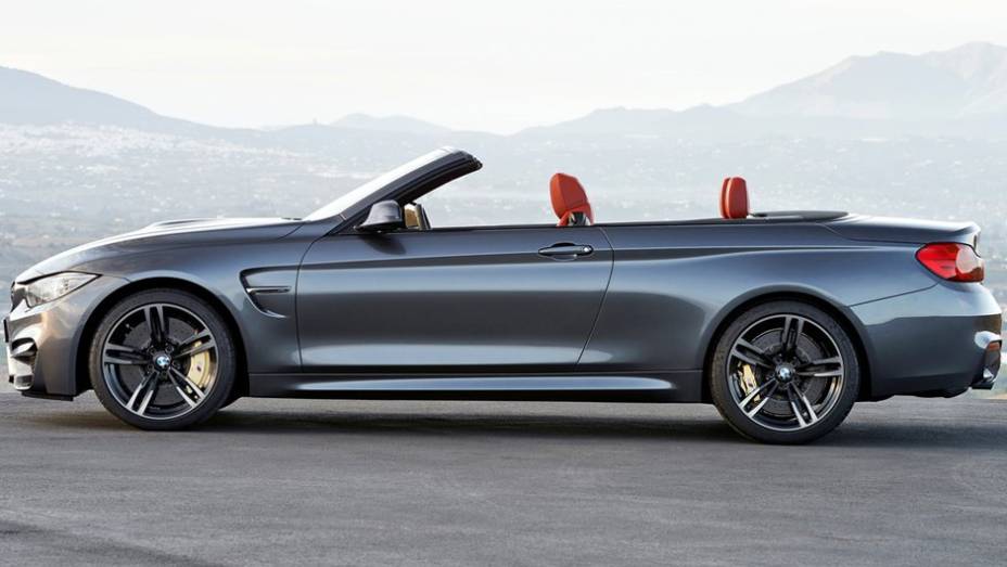 O veículo tem capota de metal que demora pouco menos de 20 segundos para abrir e fechar... | <a href="https://quatrorodas.abril.com.br/noticias/fabricantes/bmw-m4-cabrio-lancado-798454.shtml" rel="migration">Leia mais</a>