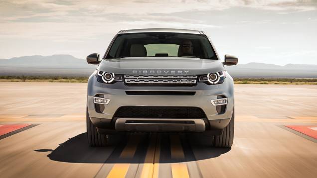 O modelo tem 4,59 metros de comprimento, ou seja, 9,1 centímetros a mais do que o Freelander, por exemplo | <a href="https://quatrorodas.abril.com.br/noticias/saloes/paris-2014/land-rover-revela-discovery-sport-detalhes-798743.shtml" rel="migration">Leia mais</a>