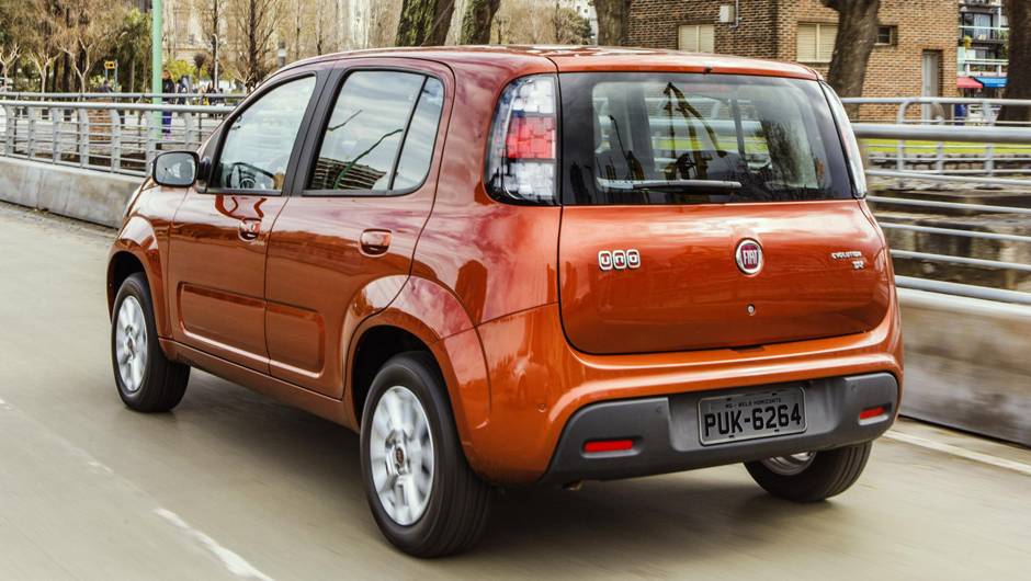 O hatch chega &agrave;s concession&aacute;rias por R$ 30.990 iniciais | <a href="https://quatrorodas.abril.com.br/carros/lancamentos/fiat-novo-uno-2015-798881.shtml" rel="migration">Leia mais</a>