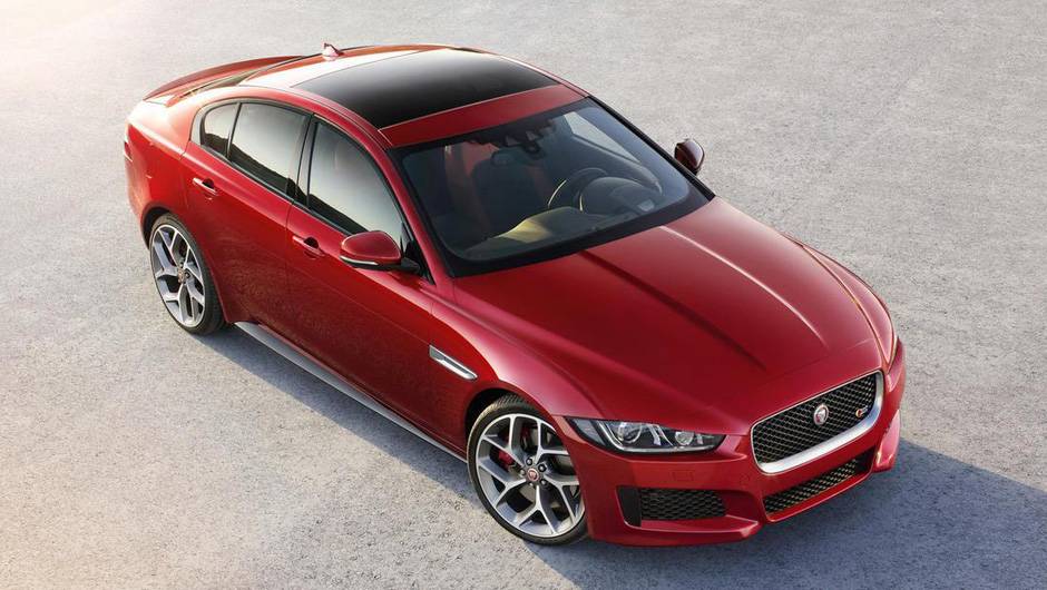 A Jaguar desfez o mist&eacute;rio e, nesta segunda-feira (8), finalmente apresentou o aguardado XE | <a href="https://quatrorodas.abril.com.br/noticias/saloes/paris-2014/jaguar-lanca-oficialmente-esportivo-xe-799262.shtml" rel="migration">Leia mais</a>