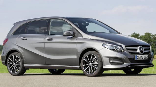 A linha 2015 do monovolume chegará às concessionárias europeias em novembro e terá preço inicial de 27,1 mil euros | <a href="https://quatrorodas.abril.com.br/noticias/saloes/paris-2014/mercedes-benz-atualiza-classe-b-799644.shtml" rel="migration">Leia mais</a> A linha 2015 do monovolume chegará às concessionárias europeias em novembro e terá preço inicial de 27,1 mil euros | <a href="https://quatrorodas.abril.com.br/noticias/saloes/paris-2014/mercedes-benz-atualiza-classe-b-799644.shtml" rel="migration">Leia mais</a>