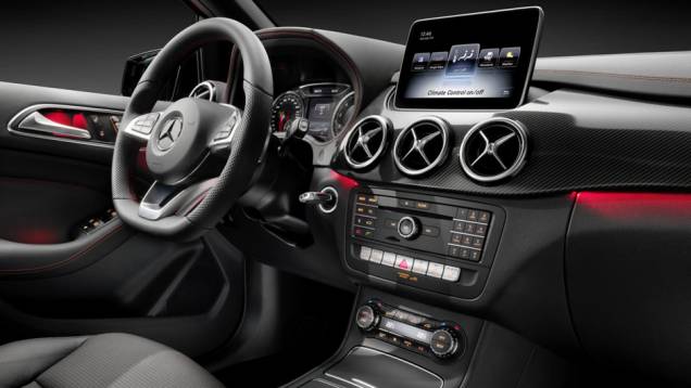 São quatro versões movidas a gasolina, oferecendo entre 120 e 208 cv de potência | <a href="https://quatrorodas.abril.com.br/noticias/saloes/paris-2014/mercedes-benz-atualiza-classe-b-799644.shtml" rel="migration">Leia mais</a> São quatro versões movidas a gasolina, oferecendo entre 120 e 208 cv de potência | <a href="https://quatrorodas.abril.com.br/noticias/saloes/paris-2014/mercedes-benz-atualiza-classe-b-799644.shtml" rel="migration">Leia mais</a>
