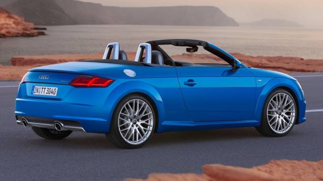 O conversível chega ao mercado europeu em 2015 por 37.900 euros iniciais | <a href="https://quatrorodas.abril.com.br/noticias/saloes/paris-2014/audi-exibe-tt-tts-roadster-802308.shtml" rel="migration">Leia mais</a> O conversível chega ao mercado europeu em 2015 por 37.900 euros iniciais | <a href="https://quatrorodas.abril.com.br/noticias/saloes/paris-2014/audi-exibe-tt-tts-roadster-802308.shtml" rel="migration">Leia mais</a>