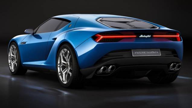 Seu design mostra formas mais arredondadas do que em outros modelos já conhecidos da marca | <a href="https://quatrorodas.abril.com.br/noticias/saloes/paris-2014/lamborghini-asterion-concept-revelado-oficialmente-803466.shtml" rel="migration">Leia mais</a>