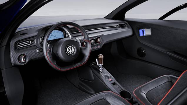 Apenas 500 unidades do XL Sport serão produzidas | <a href="https://quatrorodas.abril.com.br/noticias/saloes/paris-2014/volkswagen-apimenta-xl-versao-sport-803428.shtml" rel="migration">Leia mais</a>