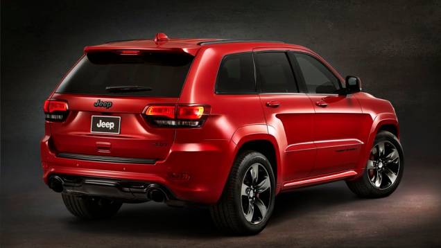 O modelo, que debuta na Europa, é o carro de produção mais rápido e mais potente já fabricado pela marca | <a href="https://quatrorodas.abril.com.br/noticias/saloes/paris-2014/jeep-leva-grand-cherokee-srt-red-vapor-europa-803613.shtml" rel="migration">Leia mais</a>