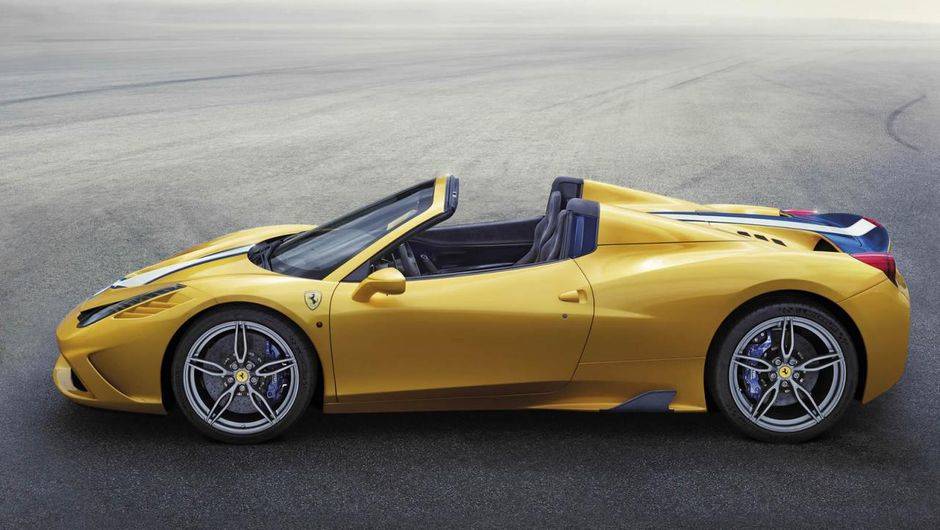 A grande diferen&ccedil;a para a vers&atilde;o tradicional do modelo &eacute; uma capota retr&aacute;til, que demora 14 segundos para abrir e fechar | <a href="https://quatrorodas.abril.com.br/noticias/saloes/paris-2014/ferrari-divulga-imagens-458-speciale-aperta-802402.shtml" rel="migration">Leia m</a>