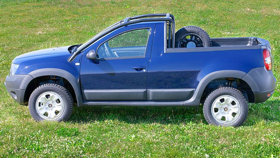 A vers&atilde;o que serve como base para a picape &eacute; aquela equipada com motor 1.5 dCi (a diesel), oferecendo 109 cavalos de pot&ecirc;ncia e dotada de tra&ccedil;&atilde;o 4x4 | <a href="https://quatrorodas.abril.com.br/noticias/fabricantes/dacia-oficializa-duster-picape-805080.shtm" rel="migration"></a>