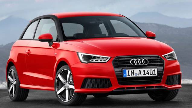 A Audi revelou o primeiro facelift do compacto A1 para a versão 2015, desde seu lançamento | <a href="https://quatrorodas.abril.com.br/noticias/fabricantes/audi-revela-facelift-a1-2015-813957.shtml" target="_blank" rel="migration">Leia mais</a>