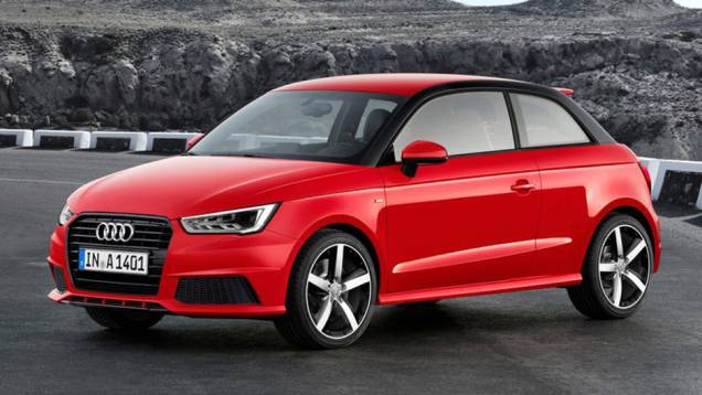 Modelo recebeu nova grade e faróis redesenhados | <a href="https://quatrorodas.abril.com.br/noticias/fabricantes/audi-revela-facelift-a1-2015-813957.shtml" target="_blank" rel="migration">Leia mais</a>