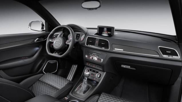 A chegada no novo Q3 às concessionárias europeias está prevista para fevereiro de 2015, com preço inicial de 29.600 euros | <a href="https://quatrorodas.abril.com.br/noticias/fabricantes/audi-apresenta-q3-2015-810386.shtml/" rel="migration">Leia Mais</a> A chegada no novo Q3 às concessionárias europeias está prevista para fevereiro de 2015, com preço inicial de 29.600 euros | <a href="https://quatrorodas.abril.com.br/noticias/fabricantes/audi-apresenta-q3-2015-810386.shtml/" rel="migration">Leia Mais</a>