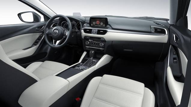 Por dentro, está disponível um novo sistema multimídia com tela de sete polegadas | <a href="https://quatrorodas.abril.com.br/noticias/saloes/losangeles-2014/novo-mazda6-revelado-los-angeles-816379.shtml" rel="migration">Leia mais</a> Por dentro, está disponível um novo sistema multimídia com tela de sete polegadas | <a href="https://quatrorodas.abril.com.br/noticias/saloes/losangeles-2014/novo-mazda6-revelado-los-angeles-816379.shtml" rel="migration">Leia mais</a>