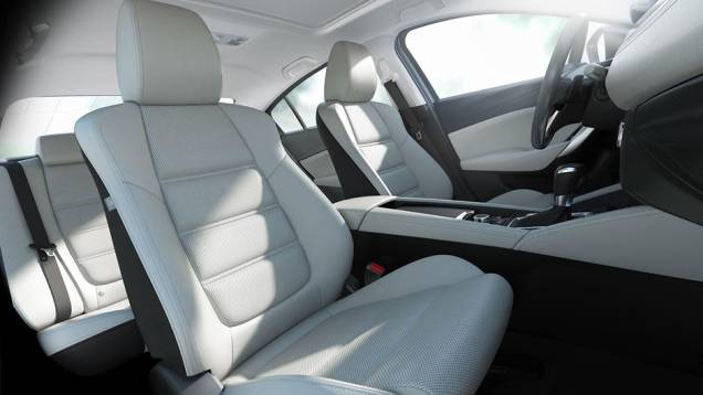 Os materiais de revestimentos são de qualidade superior e com maior capacidade de isolamento acústico | <a href="https://quatrorodas.abril.com.br/noticias/saloes/losangeles-2014/novo-mazda6-revelado-los-angeles-816379.shtml" rel="migration">Leia mais</a> Os materiais de revestimentos são de qualidade superior e com maior capacidade de isolamento acústico | <a href="https://quatrorodas.abril.com.br/noticias/saloes/losangeles-2014/novo-mazda6-revelado-los-angeles-816379.shtml" rel="migration">Leia mais</a>
