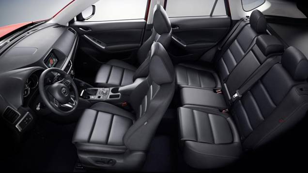 ...maior uso de materiais de isolamento acústico, novos bancos e um atualizado sistema multimídia Mazda Connect | <a href="https://quatrorodas.abril.com.br/noticias/saloes/losangeles-2014/mazda-cx-5-apresentado-816243.shtml" rel="migration">Leia mais</a> ...maior uso de materiais de isolamento acústico, novos bancos e um atualizado sistema multimídia Mazda Connect | <a href="https://quatrorodas.abril.com.br/noticias/saloes/losangeles-2014/mazda-cx-5-apresentado-816243.shtml" rel="migration">Leia mais</a>