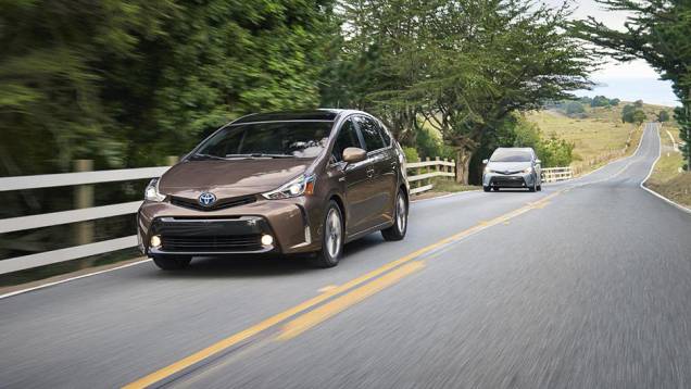 Não há mudanças na motorização do modelo. Ou seja, seguem trabalhando em conjunto o motor 1.8 (Ciclo de Atkinson) e o motor elétrico | <a href="https://quatrorodas.abril.com.br/noticias/saloes/losangeles-2014/toyota-atualiza-visual-prius-v-816219.shtml" rel="migration">Leia</a> Não há mudanças na motorização do modelo. Ou seja, seguem trabalhando em conjunto o motor 1.8 (Ciclo de Atkinson) e o motor elétrico | <a href="https://quatrorodas.abril.com.br/noticias/saloes/losangeles-2014/toyota-atualiza-visual-prius-v-816219.shtml" rel="migration">Leia</a>