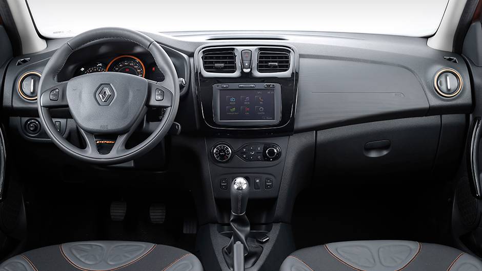 Os interessados poder&atilde;o optar por adicionar bancos revestidos em couro, e, assim, o pre&ccedil;o subir&aacute; para R$ 49.810 | <a href="https://quatrorodas.abril.com.br/noticias/fabricantes/novo-renault-sandero-stepway-sai-r-48-650-816141.shtml" rel="migration">Leia mais</a>