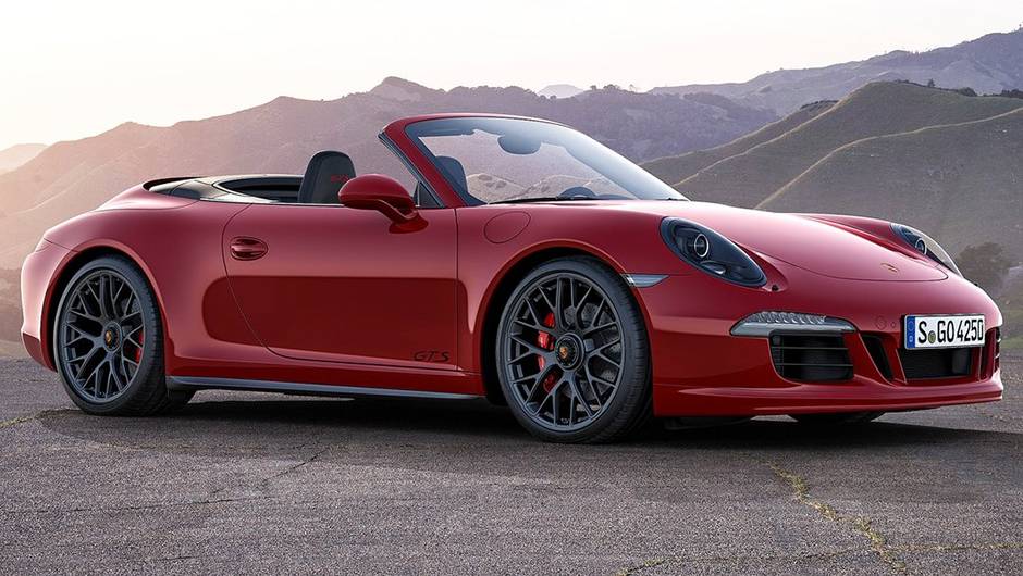 A vers&atilde;o est&aacute; dispon&iacute;vel para as carrocerias cup&ecirc; e convers&iacute;vel | <a href="https://quatrorodas.abril.com.br/noticias/saloes/losangeles-2014/porsche-exibe-911-gts-los-angeles-816517.shtml" rel="migration">Leia mais</a>