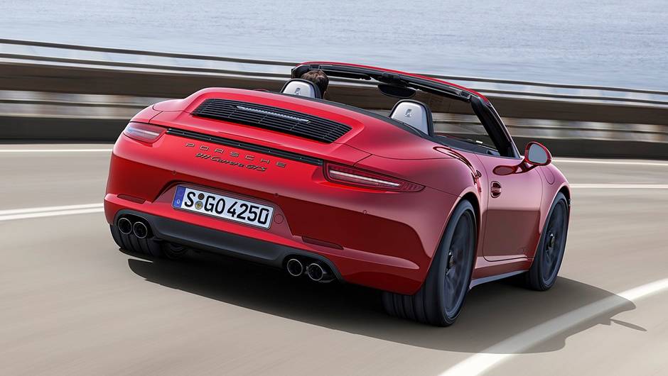 Em termos de motoriza&ccedil;&atilde;o, o 911 GTS &eacute; equipado com bloco 3.8 de seis cilindros, oferecendo 430 cavalos de pot&ecirc;ncia | <a href="https://quatrorodas.abril.com.br/noticias/saloes/losangeles-2014/porsche-exibe-911-gts-los-angeles-816517.shtml" rel="migration">Leia mais</a>