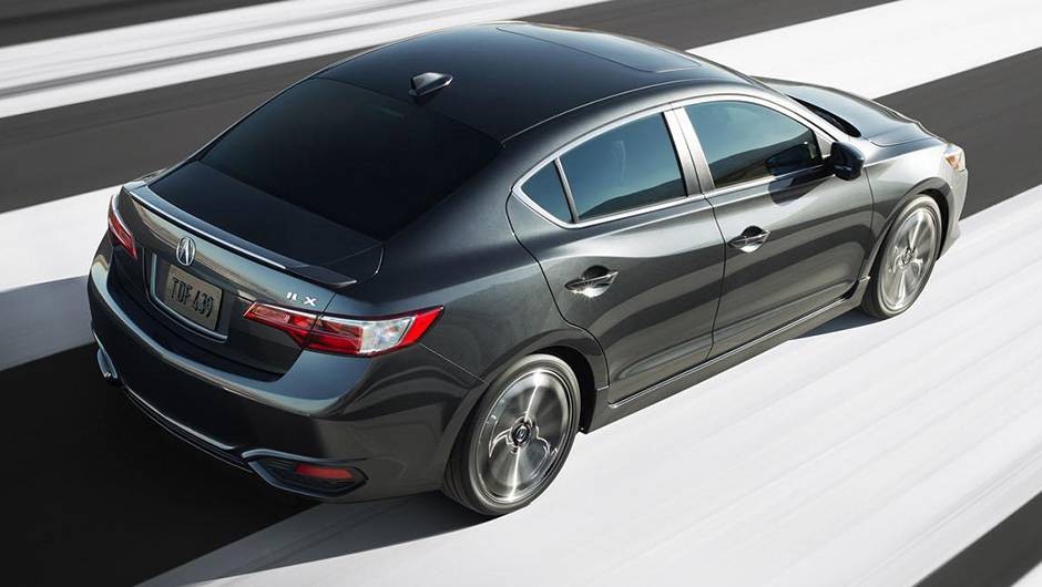 A grande novidade, por&eacute;m, est&aacute; sob o cap&ocirc;. Sai o motor 2.0 de quatro cilindros e entra o 2.4 de quatro cilindros | <a href="https://quatrorodas.abril.com.br/noticias/saloes/losangeles-2014/acura-ilx-2016-lancado-816597.shtml" rel="migration">Leia mais</a>
