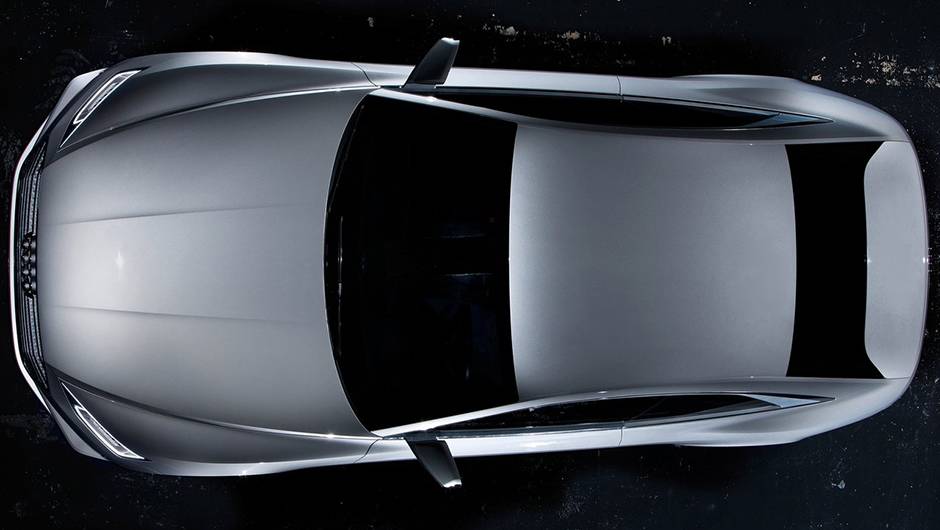 A parte mec&acirc;nica &eacute; complementada pela transmiss&atilde;o de oito marchas Tiptronic e tra&ccedil;&atilde;o nas quatro rodas, o que permite ao conceito acelerar de 0 at&eacute; 100 km/h em 3.7 segundos | <a href="https://quatrorodas.abril.com.br/noticias/saloes/losangeles-2014/conceito-" rel="migration"></a>