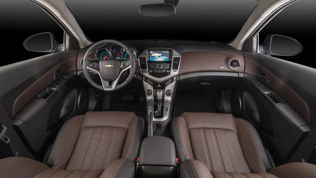 Também está disponível uma nova opção de transmissão automática de seis marchas, mais econômica e ágil | <a href="https://quatrorodas.abril.com.br/noticias/fabricantes/chevrolet-cruze-2015-lancado-817777.shtml" rel="migration">Leia mais</a> Também está disponível uma nova opção de transmissão automática de seis marchas, mais econômica e ágil | <a href="https://quatrorodas.abril.com.br/noticias/fabricantes/chevrolet-cruze-2015-lancado-817777.shtml" rel="migration">Leia mais</a>