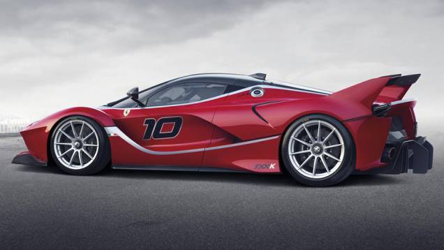 Não é a toa que o híbrido oferece incríveis 1035 cavalos de potência | <a href="https://quatrorodas.abril.com.br/noticias/fabricantes/ferrari-revela-especificacoes-nova-ferrari-fxx-819081.shtml" rel="migration">Leia mais</a>