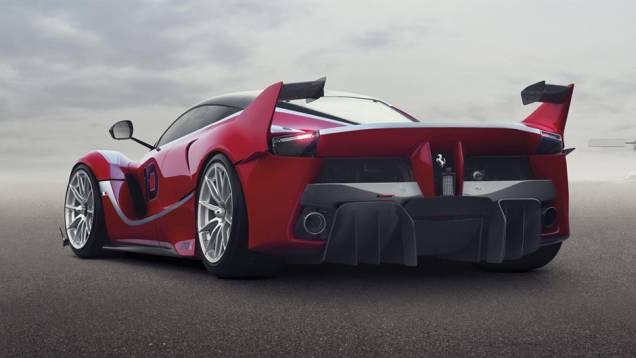 Basicamente, por conta do motor a combustão V12 6.2 de 847 cv, enquanto o motor elétrico complementa os outros 188 cv | <a href="https://quatrorodas.abril.com.br/noticias/fabricantes/ferrari-revela-especificacoes-nova-ferrari-fxx-819081.shtml" rel="migration">Leia mais</a> Basicamente, por conta do motor a combustão V12 6.2 de 847 cv, enquanto o motor elétrico complementa os outros 188 cv | <a href="https://quatrorodas.abril.com.br/noticias/fabricantes/ferrari-revela-especificacoes-nova-ferrari-fxx-819081.shtml" rel="migration">Leia mais</a>