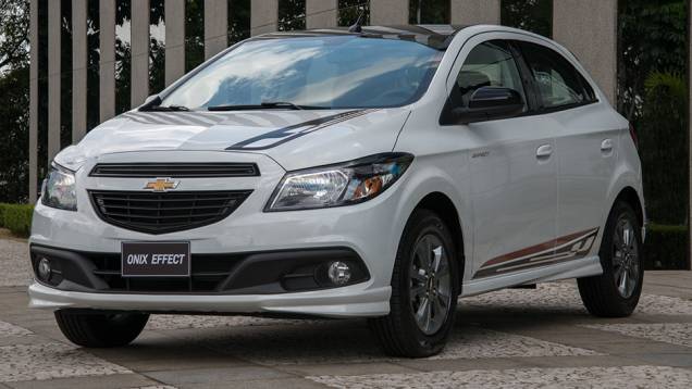 A Chevrolet anunciou nesta quinta-feira (11) a chegada do Onix Effect ao mercado brasileiro | <a href="https://quatrorodas.abril.com.br/noticias/fabricantes/chevrolet-onix-effect-chega-ao-mercado-820117.shtml" rel="migration">Leia mais</a> A Chevrolet anunciou nesta quinta-feira (11) a chegada do Onix Effect ao mercado brasileiro | <a href="https://quatrorodas.abril.com.br/noticias/fabricantes/chevrolet-onix-effect-chega-ao-mercado-820117.shtml" rel="migration">Leia mais</a>