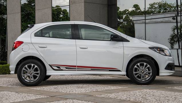 A edição especial, que havia sido introduzida como carro-conceito durante o Salão do Automóvel de São Paulo, será vendida pelo mesmo preço da versão LTZ | <a href="https://quatrorodas.abril.com.br/noticias/fabricantes/chevrolet-onix-effect-chega-ao-mercado-" rel="migration"></a> A edição especial, que havia sido introduzida como carro-conceito durante o Salão do Automóvel de São Paulo, será vendida pelo mesmo preço da versão LTZ | <a href="https://quatrorodas.abril.com.br/noticias/fabricantes/chevrolet-onix-effect-chega-ao-mercado-" rel="migration"></a>