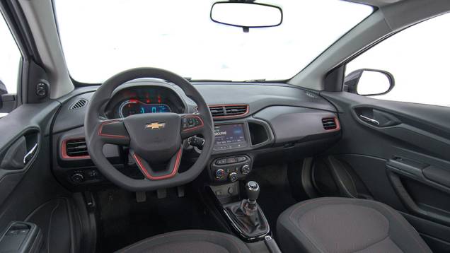 O Onix Effect chega equipado com o motor 1.4 flex, oferecendo 106 cavalos de potência quando abastecido com etanol e 98 cv com gasolina | <a href="https://quatrorodas.abril.com.br/noticias/fabricantes/chevrolet-onix-effect-chega-ao-mercado-820117.shtml" rel="migration">Leia</a> O Onix Effect chega equipado com o motor 1.4 flex, oferecendo 106 cavalos de potência quando abastecido com etanol e 98 cv com gasolina | <a href="https://quatrorodas.abril.com.br/noticias/fabricantes/chevrolet-onix-effect-chega-ao-mercado-820117.shtml" rel="migration">Leia</a>