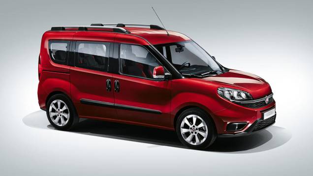A Fiat revelou o novo Doblò 2015. O veículo multiuso chega com mudanças visuais significativas | <a href="https://quatrorodas.abril.com.br/noticias/fabricantes/fiat-divulga-doblo-2015-820131.shtml" rel="migration">Leia mais</a> A Fiat revelou o novo Doblò 2015. O veículo multiuso chega com mudanças visuais significativas | <a href="https://quatrorodas.abril.com.br/noticias/fabricantes/fiat-divulga-doblo-2015-820131.shtml" rel="migration">Leia mais</a>