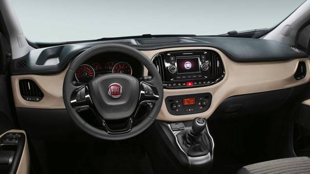 De acordo com a Fiat, a quarta geração do modelo já está disponível para encomendas em 29 países da Europa, Oriente Médio e Ásia | <a href="https://quatrorodas.abril.com.br/noticias/fabricantes/fiat-divulga-doblo-2015-820131.shtml" rel="migration">Leia mais</a>