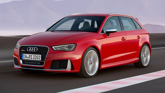 A Audi revelou as especificações do novo RS3 Sportback | <a href="https://quatrorodas.abril.com.br/noticias/fabricantes/audi-divulga-rs3-sportback-2015-820188.shtml" rel="migration">Leia mais</a>