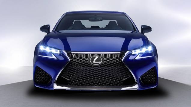 Sob o capô, o GS F é equipado com motor 5.0 V8 naturalmente aspirado, o qual oferece 467 cavalos de potência e 53,74 mkgf de torque | <a href="https://quatrorodas.abril.com.br/noticias/saloes/detroit-2015/lexus-apresenta-gs-f-2016-822700.shtml" rel="migration">Leia mais</a> Sob o capô, o GS F é equipado com motor 5.0 V8 naturalmente aspirado, o qual oferece 467 cavalos de potência e 53,74 mkgf de torque | <a href="https://quatrorodas.abril.com.br/noticias/saloes/detroit-2015/lexus-apresenta-gs-f-2016-822700.shtml" rel="migration">Leia mais</a>