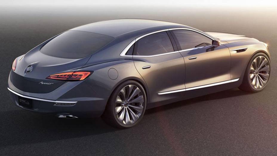 ...para-lamas dianteiros ventilados e traseiros mais robustos e rodas de liga-leve de 21 polegadas | <a href="https://quatrorodas.abril.com.br/noticias/saloes/detroit-2015/buick-revela-avenir-concept-824440.shtml" rel="migration">Leia mais</a>